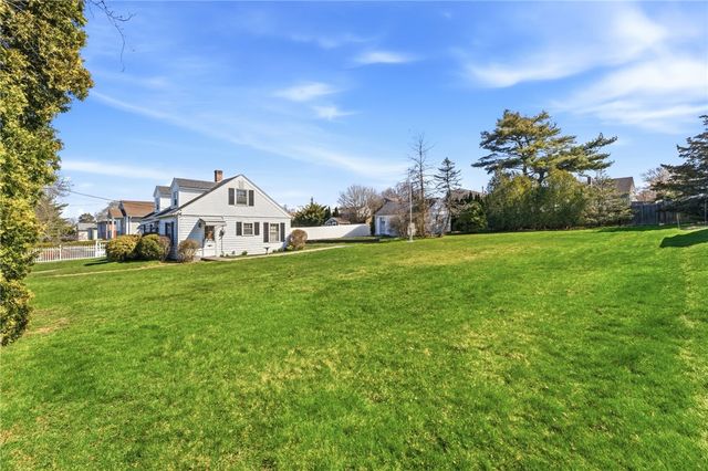 528 Metacom Avenue, Bristol, RI 02809