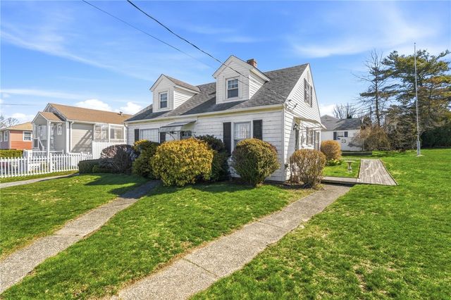 528 Metacom Avenue, Bristol, RI 02809