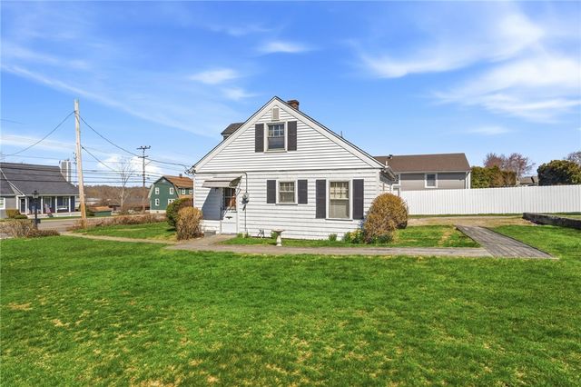 528 Metacom Avenue, Bristol, RI 02809