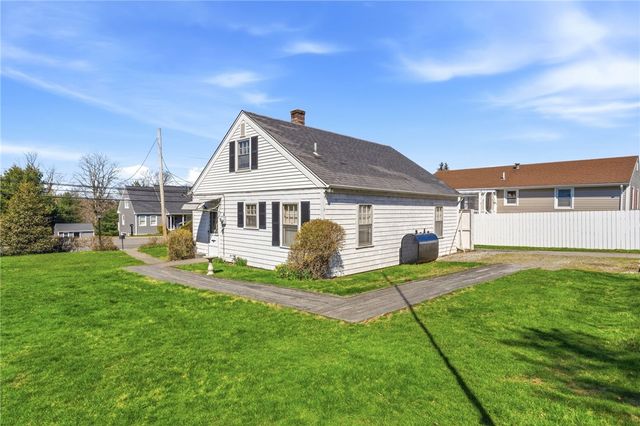 528 Metacom Avenue, Bristol, RI 02809