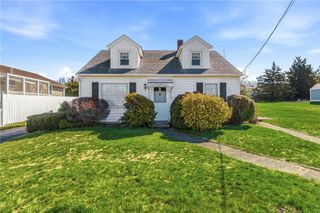 528 Metacom Avenue, Bristol, RI 02809