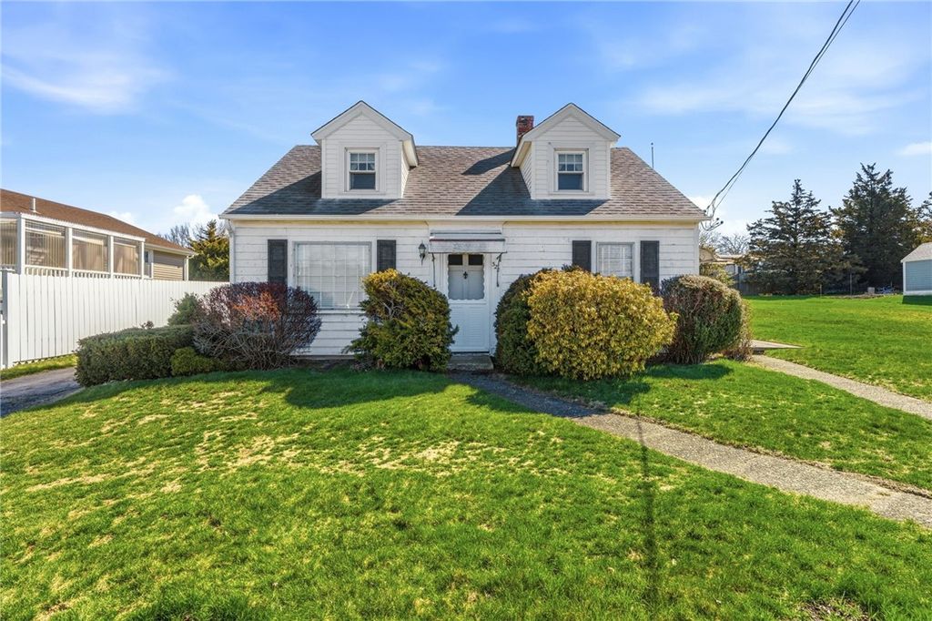 528 Metacom Avenue, Bristol, RI 02809