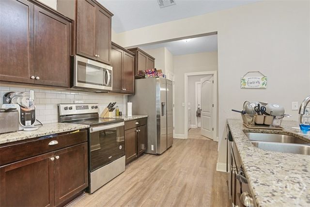 305 Coconut Drive, Bloomingdale, GA 31302