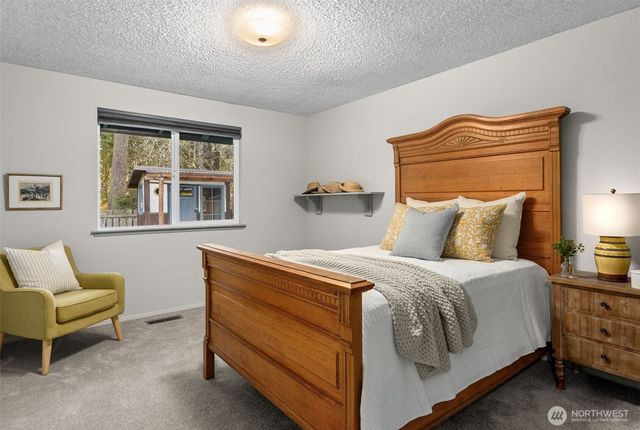 5905 Woodlake Drive W, University Place, WA 98467