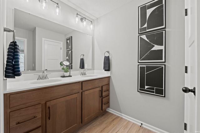 3842 Shadowood Lakes Trail, Fort Wayne, IN 46818