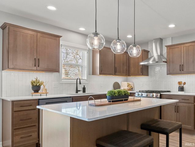 3842 Shadowood Lakes Trail, Fort Wayne, IN 46818