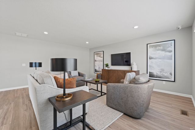 3842 Shadowood Lakes Trail, Fort Wayne, IN 46818