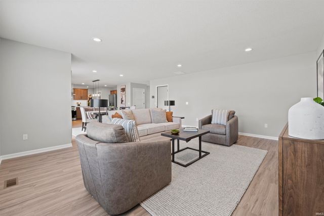 3842 Shadowood Lakes Trail, Fort Wayne, IN 46818