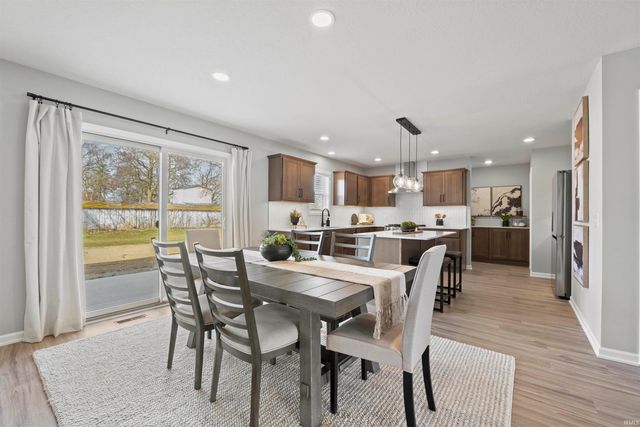 3842 Shadowood Lakes Trail, Fort Wayne, IN 46818