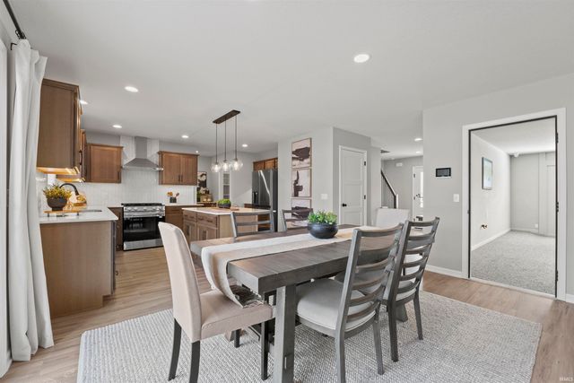 3842 Shadowood Lakes Trail, Fort Wayne, IN 46818