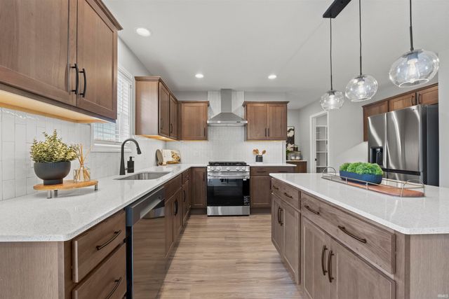 3842 Shadowood Lakes Trail, Fort Wayne, IN 46818