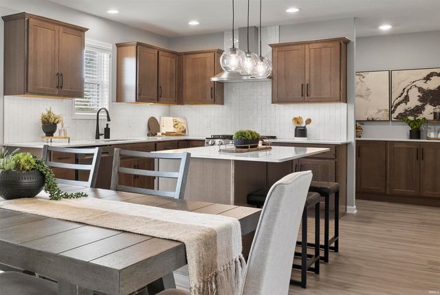 3842 Shadowood Lakes Trail, Fort Wayne, IN 46818