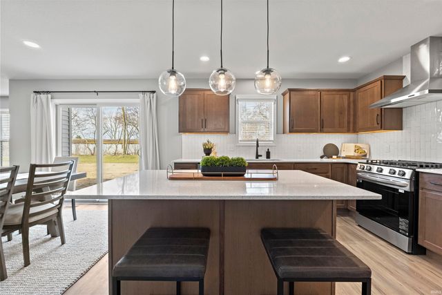 3842 Shadowood Lakes Trail, Fort Wayne, IN 46818