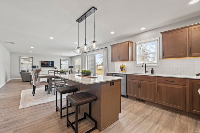 3842 Shadowood Lakes Trail, Fort Wayne, IN 46818