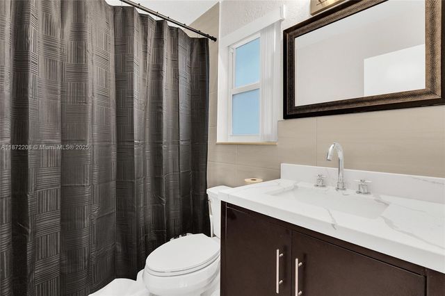 1015 W Las Olas Blvd 4, Fort Lauderdale, FL 33312