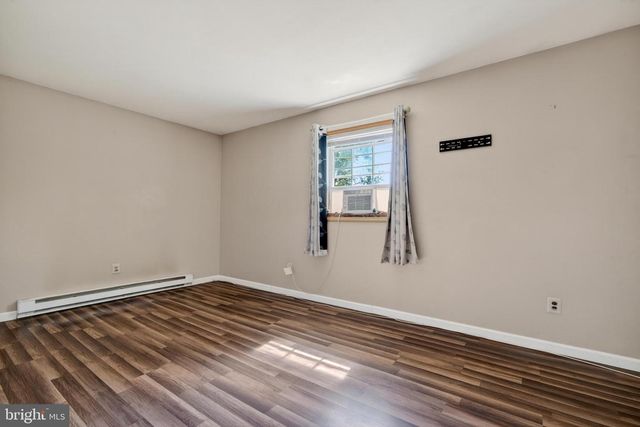 12 W SHORE DR, Southampton, NJ 08088