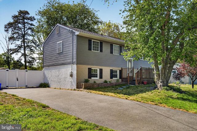 12 W SHORE DR, Southampton, NJ 08088