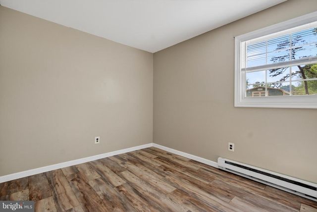 12 W SHORE DR, Southampton, NJ 08088