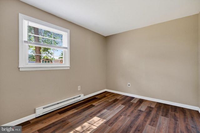 12 W SHORE DR, Southampton, NJ 08088