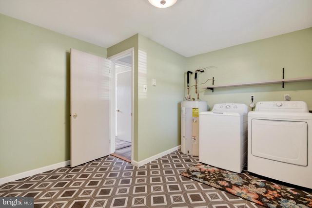 12 W SHORE DR, Southampton, NJ 08088