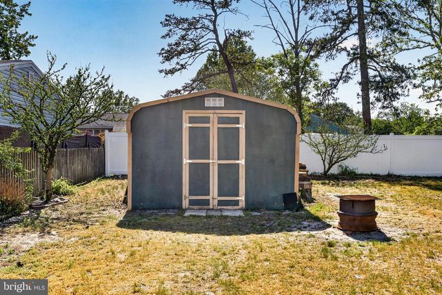 12 W SHORE DR, Southampton, NJ 08088