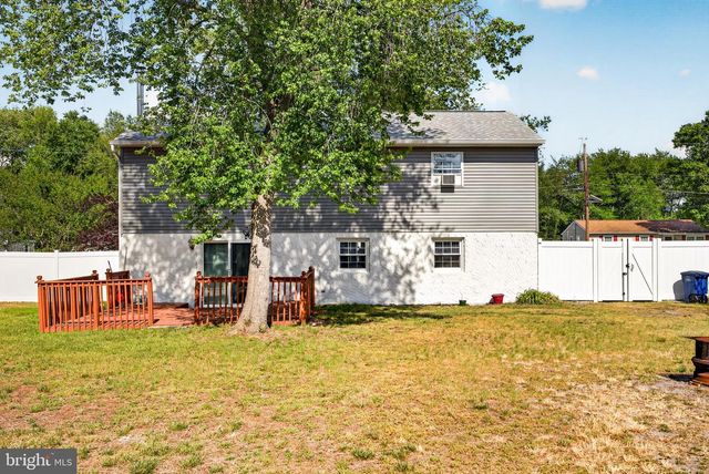 12 W SHORE DR, Southampton, NJ 08088