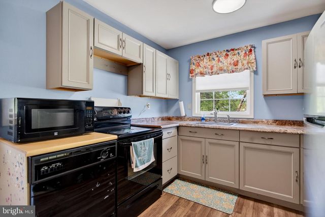 12 W SHORE DR, Southampton, NJ 08088