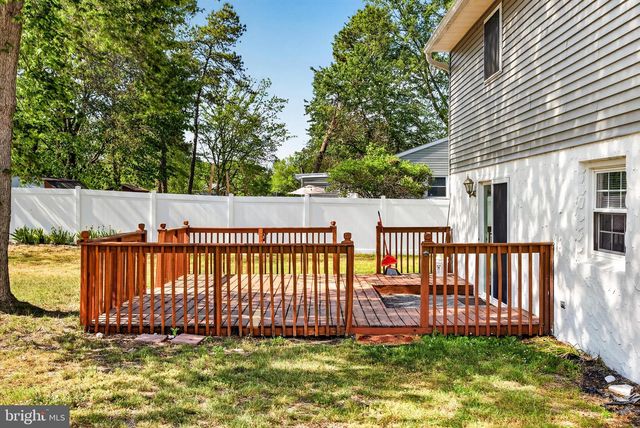 12 W SHORE DR, Southampton, NJ 08088