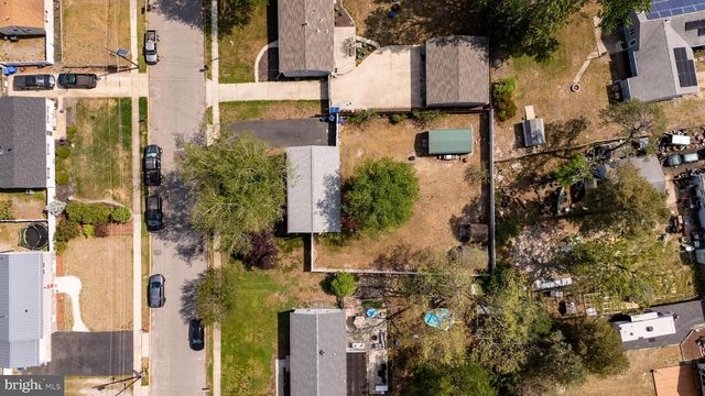12 W SHORE DR, Southampton, NJ 08088