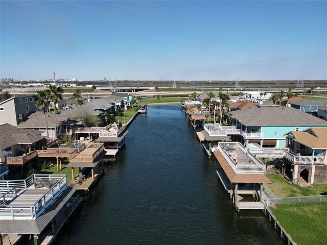 1006 Redfish Street, Bayou Vista, TX 77563