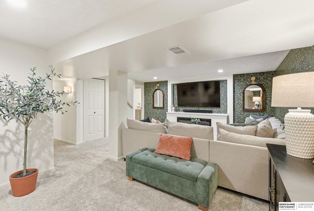 3505 S 95th Street, Omaha, NE 68124
