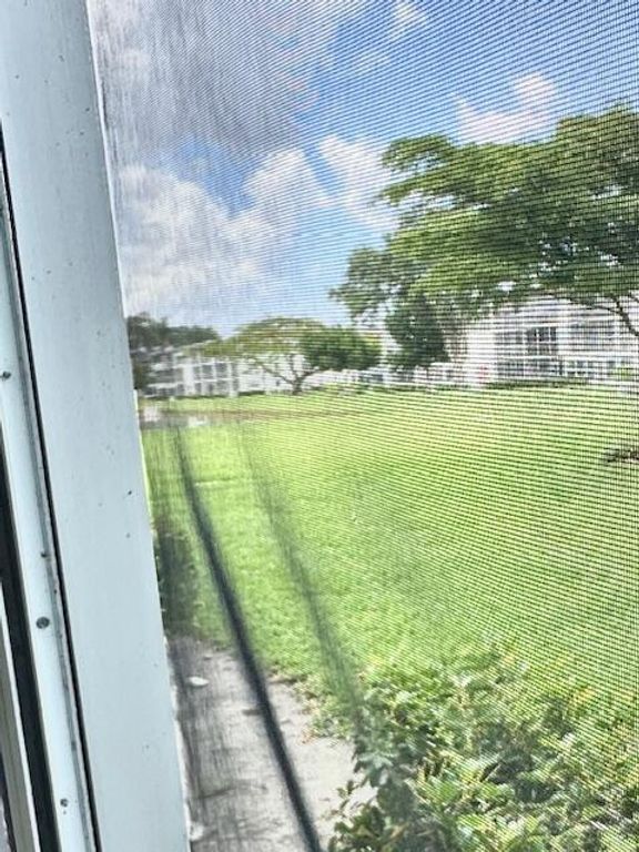 Image 10 of property listing at 390 Fanshaw J, Boca Raton, FL 33434