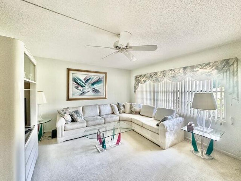 Image 3 of property listing at 390 Fanshaw J, Boca Raton, FL 33434