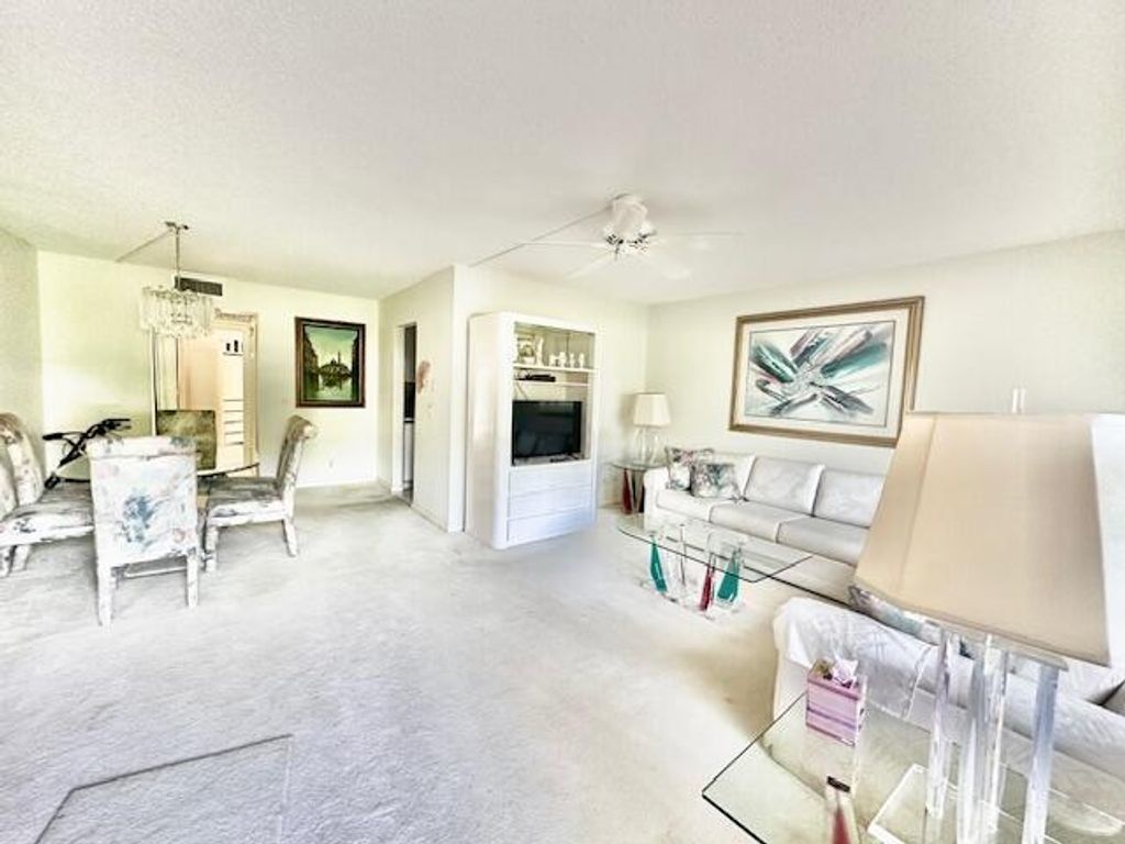 Image 4 of property listing at 390 Fanshaw J, Boca Raton, FL 33434