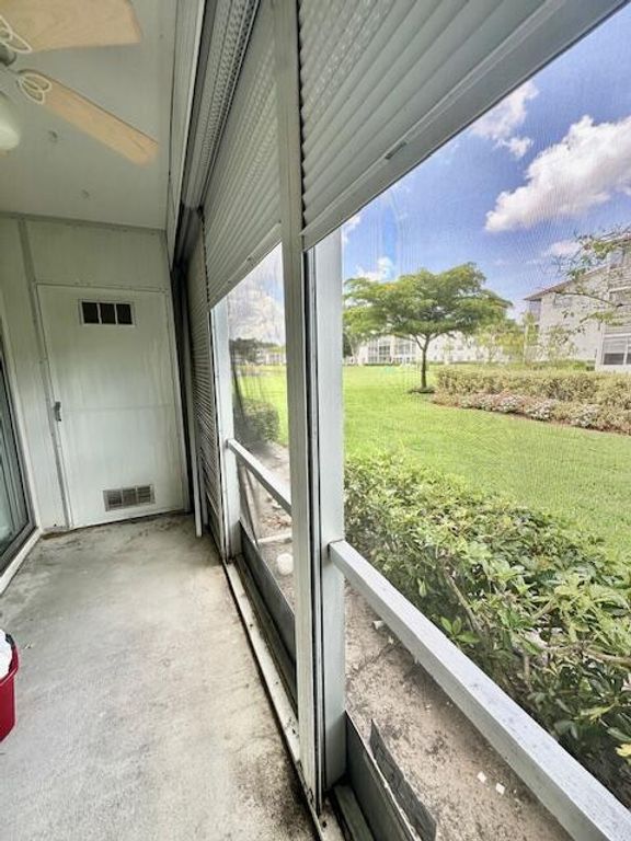 Image 9 of property listing at 390 Fanshaw J, Boca Raton, FL 33434