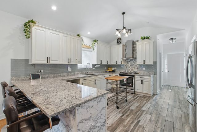 8566 S 83rd Avenue, Hickory Hills, IL 60457