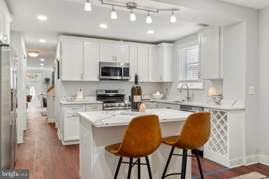 Image 9 of property listing at 202 E LAFAYETTE AVE, Baltimore, MD 21202