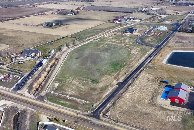 7912 Winter Horses Dr, Middleton, ID 83644