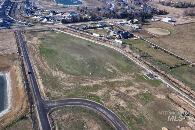 7912 Winter Horses Dr, Middleton, ID 83644