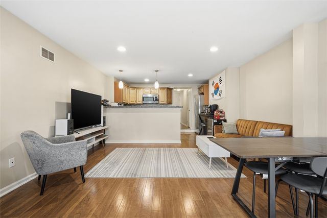 1202 Sarah St, South Side, PA 15203