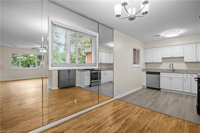 129 Saint Stephens DR, Newport News, VA 23602