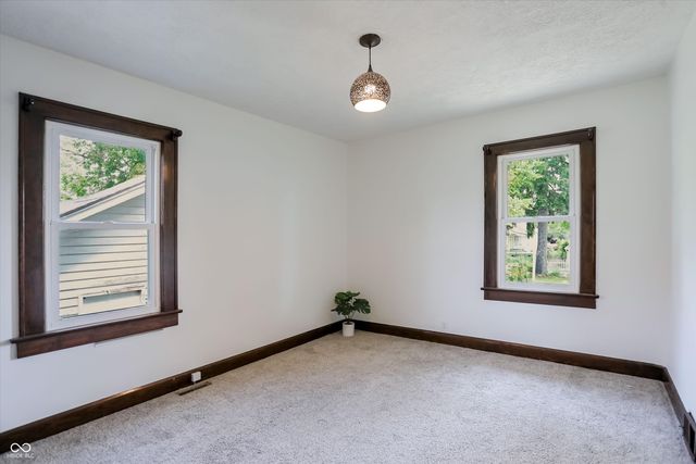 79 N 14th Avenue, Beech Grove, IN 46107