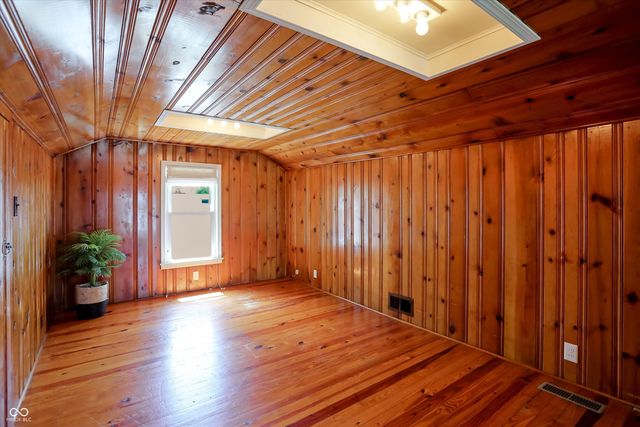 79 N 14th Avenue, Beech Grove, IN 46107