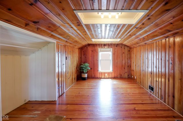 79 N 14th Avenue, Beech Grove, IN 46107