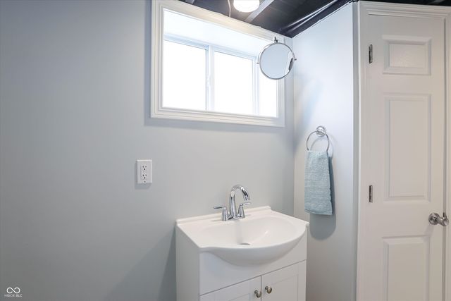 79 N 14th Avenue, Beech Grove, IN 46107