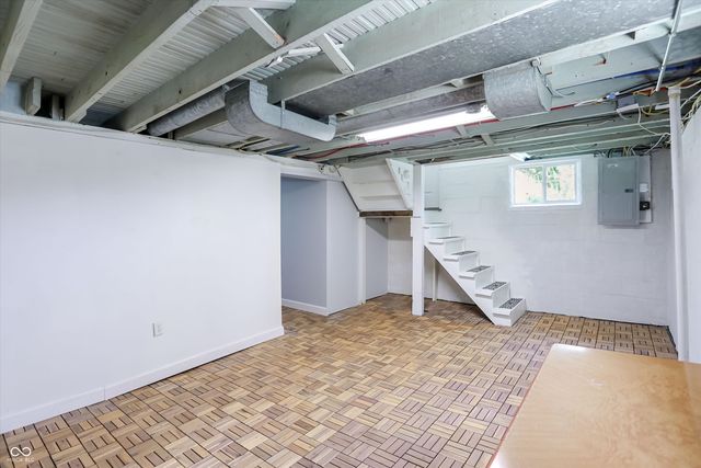 79 N 14th Avenue, Beech Grove, IN 46107