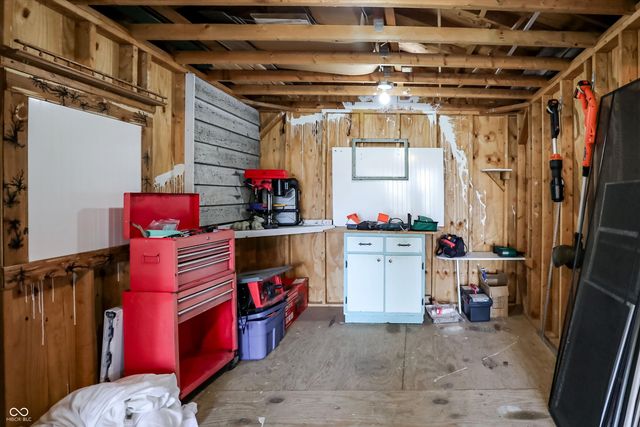 79 N 14th Avenue, Beech Grove, IN 46107