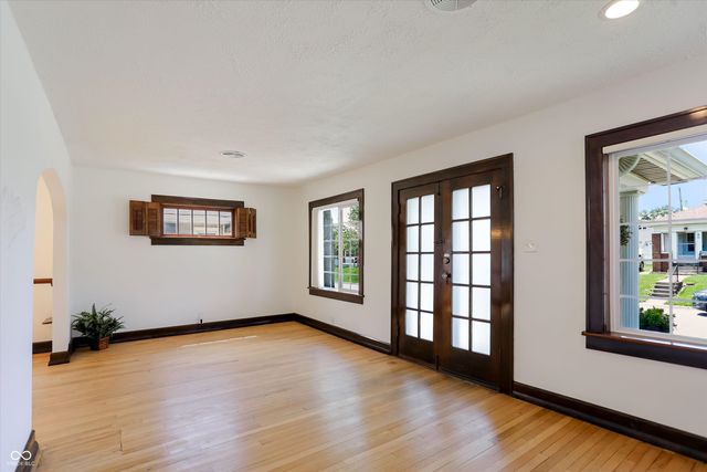 79 N 14th Avenue, Beech Grove, IN 46107