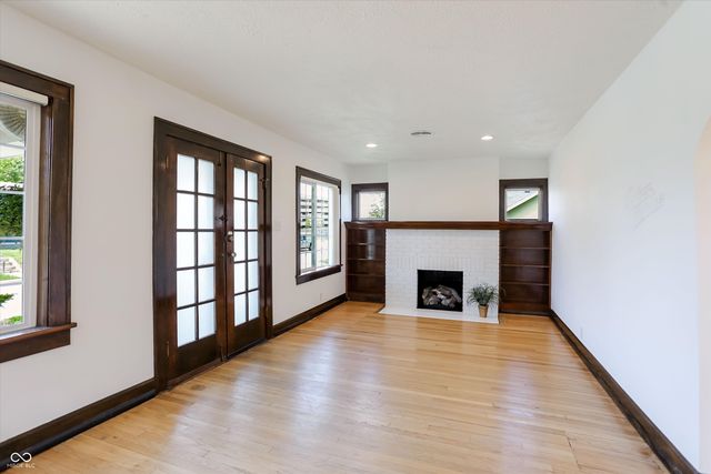 79 N 14th Avenue, Beech Grove, IN 46107