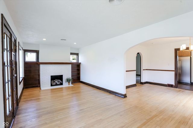 79 N 14th Avenue, Beech Grove, IN 46107